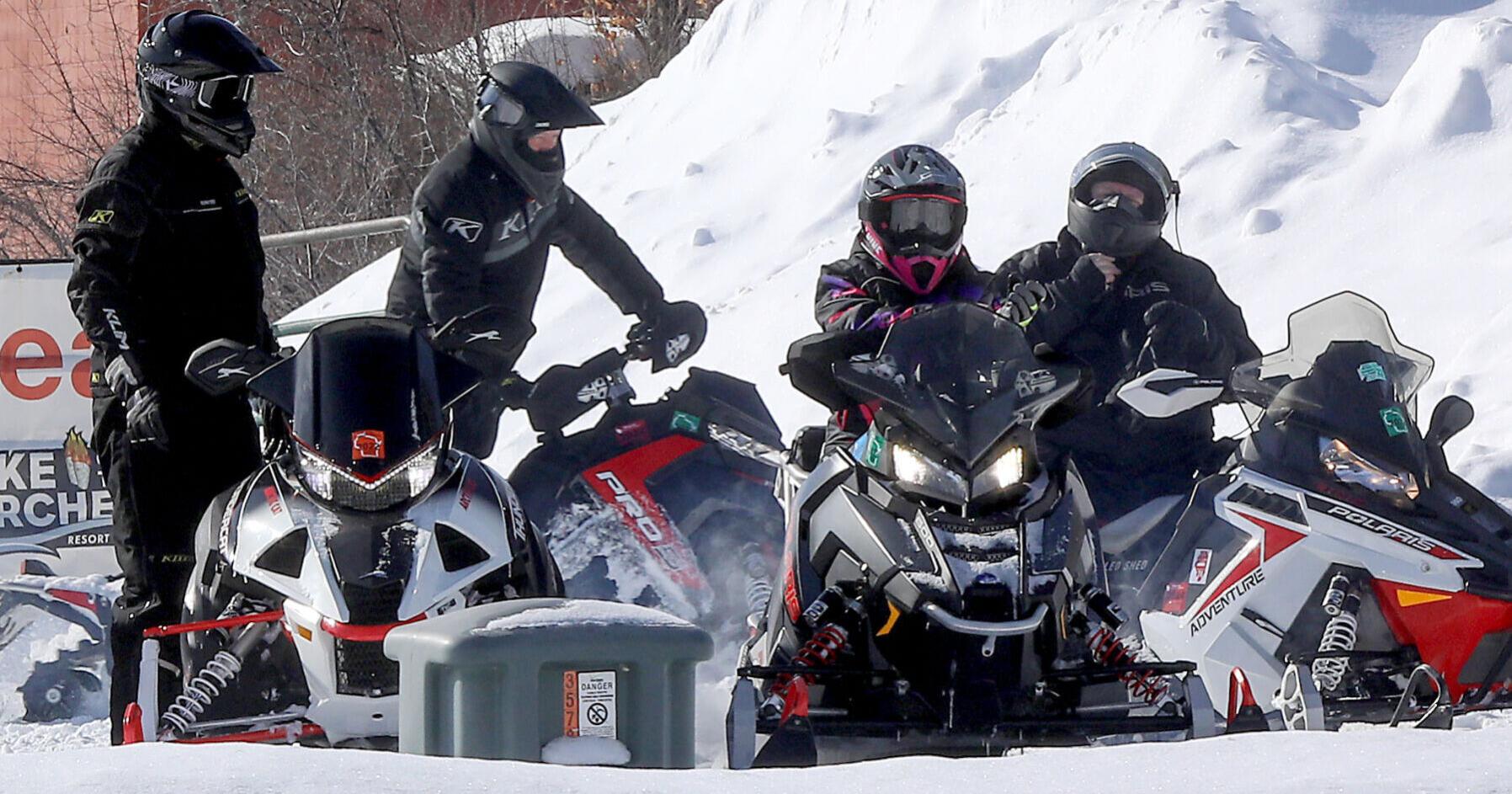 Snowmobile trails remain closed in northern Wisconsin - Vimarsana News