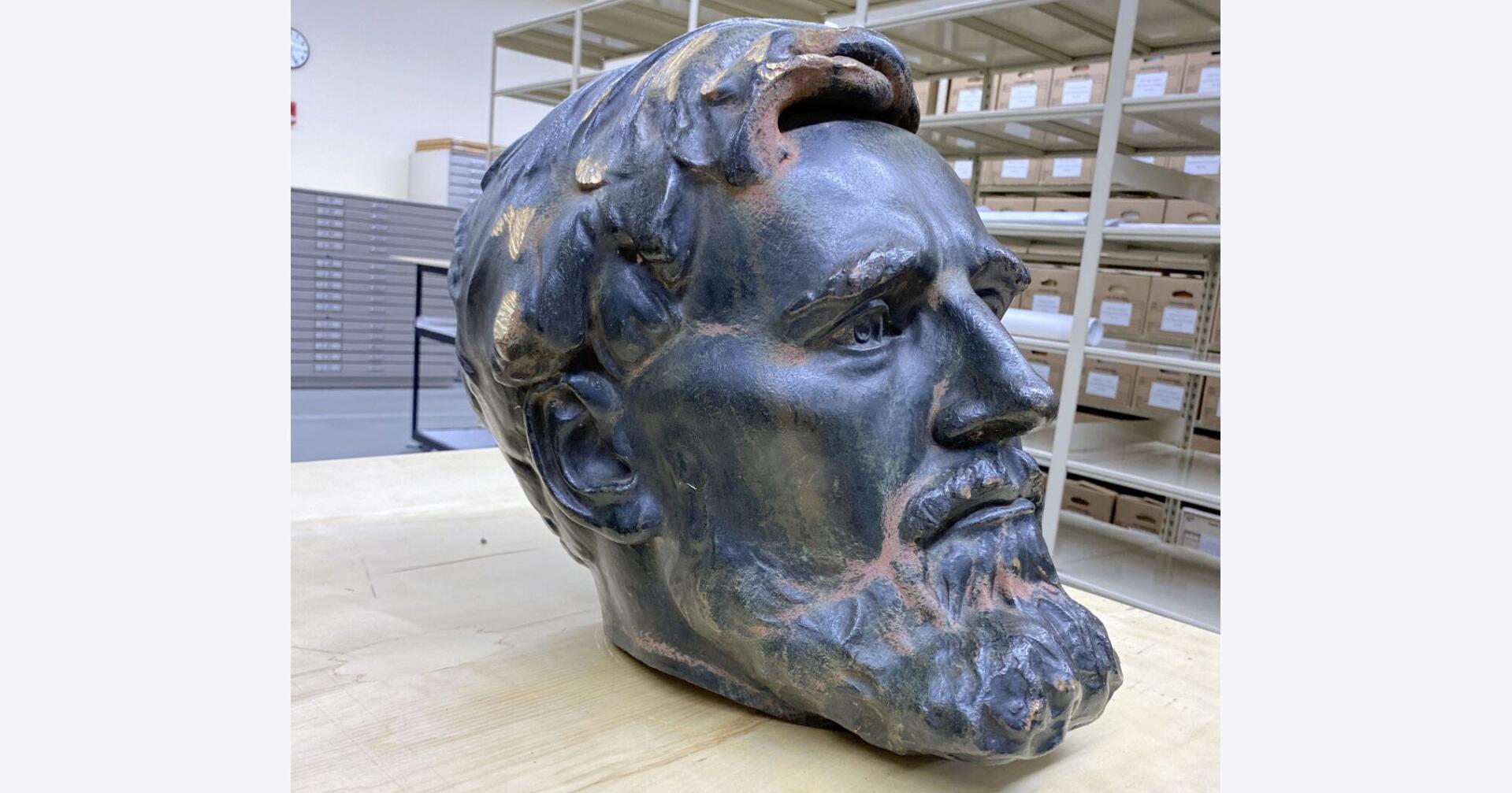 Hans Christian Heg statue's missing head returned - Vimarsana News