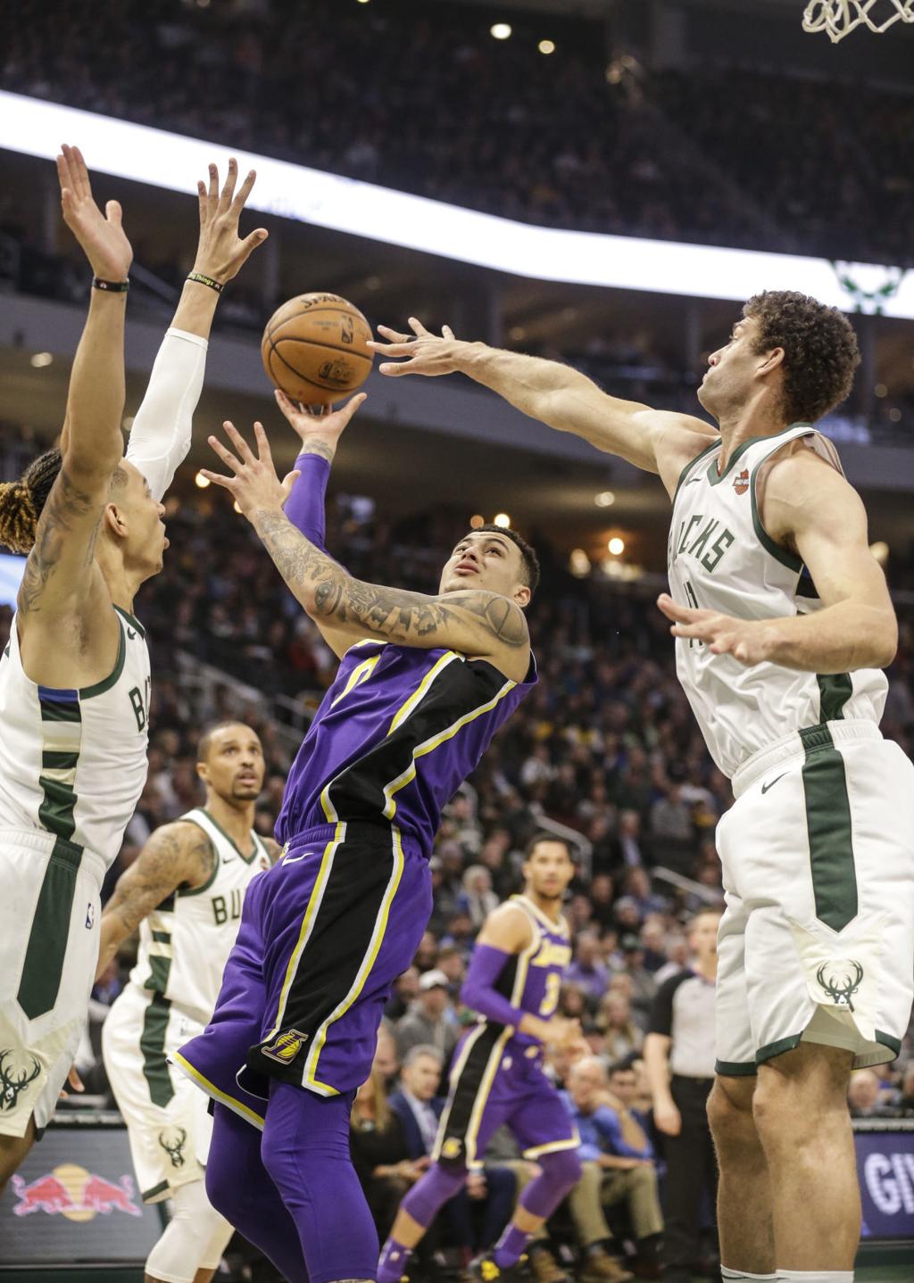 Khris Middleton Brook Lopez Lead Giannis Less Milwaukee Bucks Past Lebron Less Los Angeles Lakers Basketball Madison Com