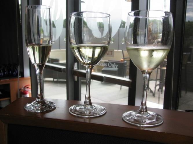 Bonfyre American Grille: White wines