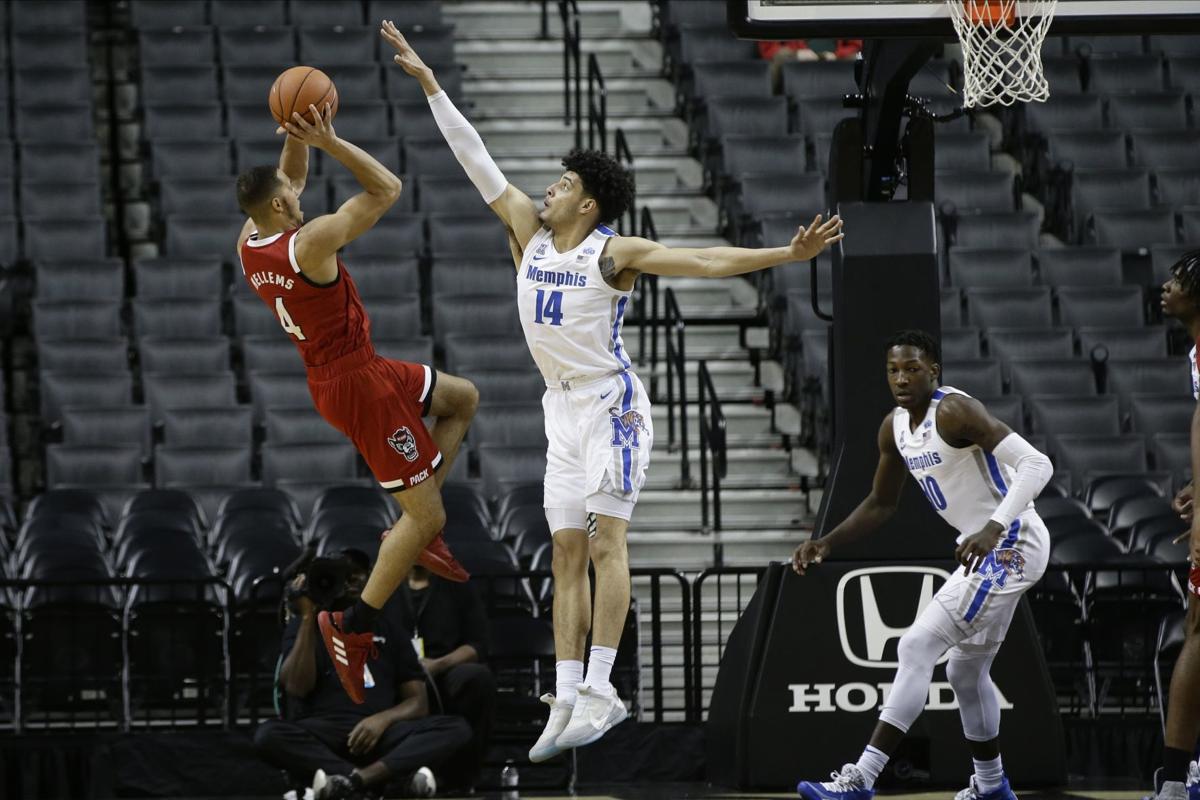 Badgers Brad Davison Under Microscope With New Rule Aimed At Eliminating Flopping Wisconsin Badgers Men S Basketball Madison Com