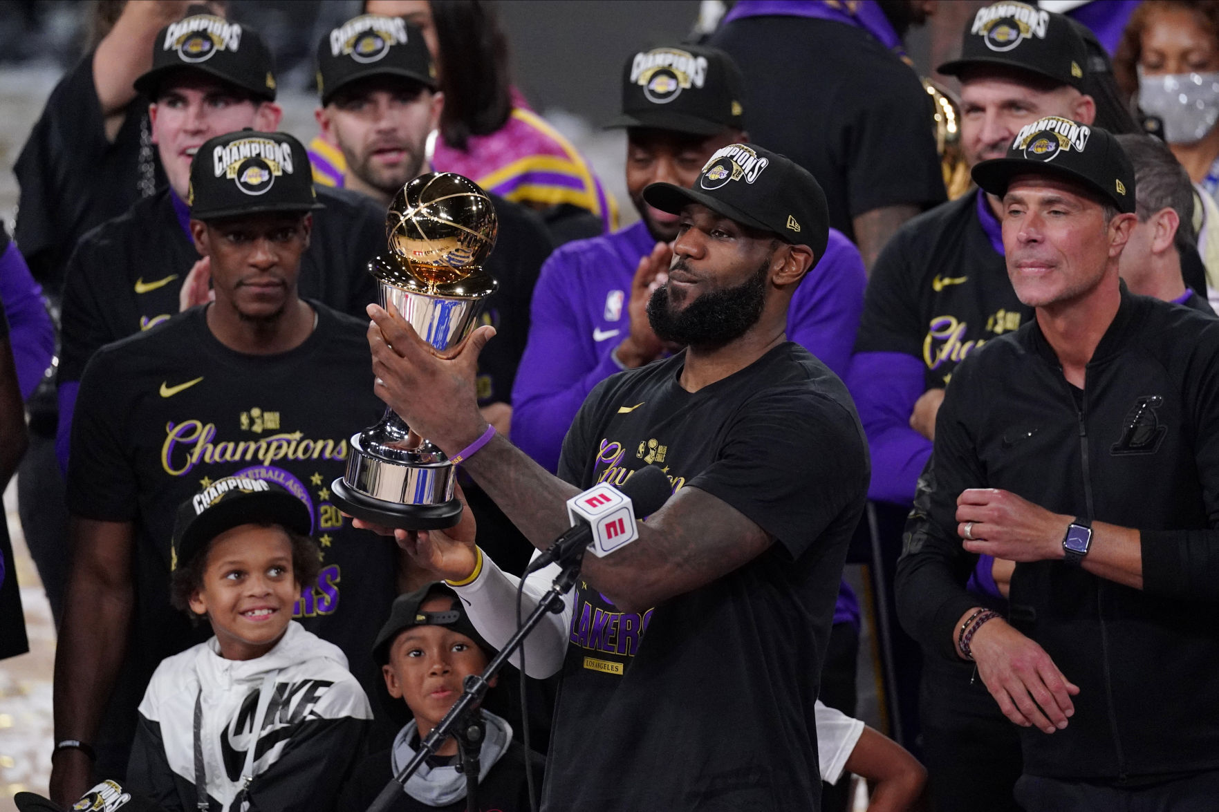 Lakers store kings hat