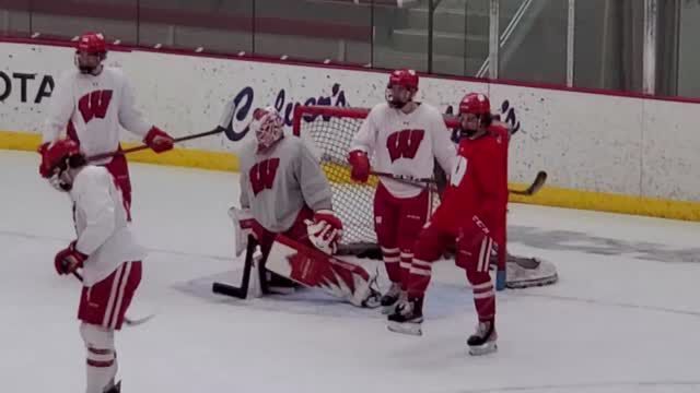 Disappointing night at the Kohl Center but always love watching some Wisconsin  hockey. : r/collegehockey
