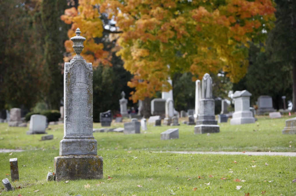 Forest Hill Cemetery tombstones