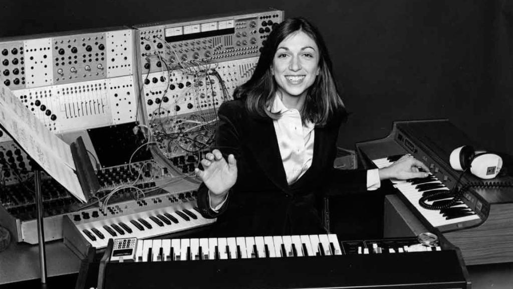 La fabrication de la révolution impliquera les « sœurs à transistors » |  Rob Thomas La fabrication de la révolution impliquera les « sœurs à transistors » |  Rob Thomas