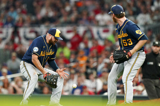 M-V-Free! Freeman HR sends Braves to NLCS, 5-4 over Brewers