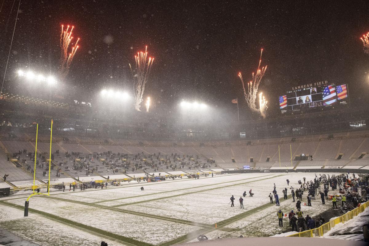 Photos: Green Bay Packers crush Tennessee Titans at snowy Lambeau Field –  Reading Eagle