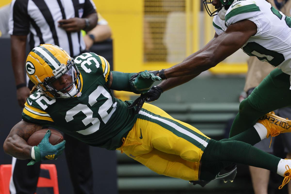 Packers Za'Darius Smith, Aaron Jones the stars of Bucks Game 3 crowd