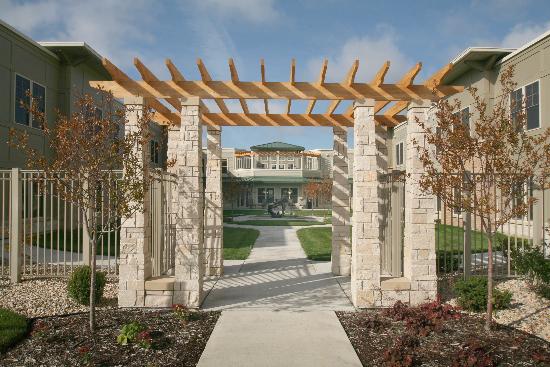 Oak Park Place Madison AL 2 Courtyard