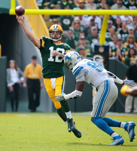 Aaron Rodgers throws 3 INTs, lets Lions edge Packers