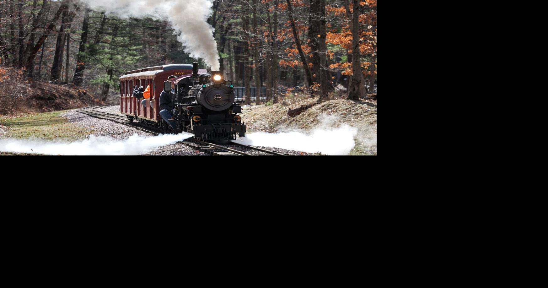 Photos: Steam locomotive No. 1916 is brought home to Riverside and ...