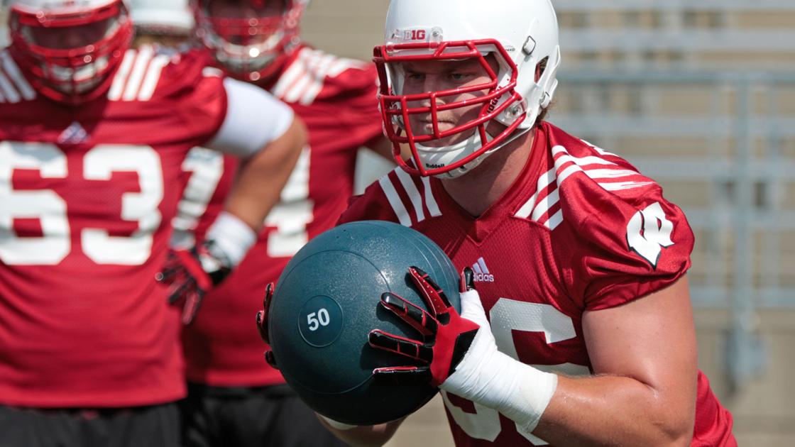 Badgers Football Beau Benzschawel Could Play Against Nebraska College Football Madison Com
