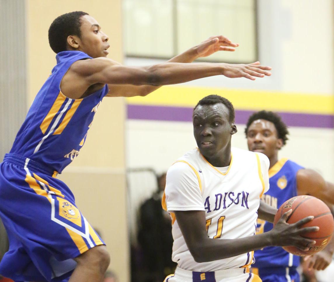 08EastWestbball077-12222015211812