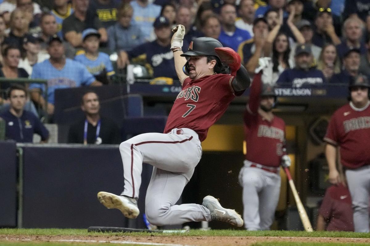 Brewers Manager Pulls Head Scratcher in Pinch Hitting Jesse Winker in Wild  Card Game
