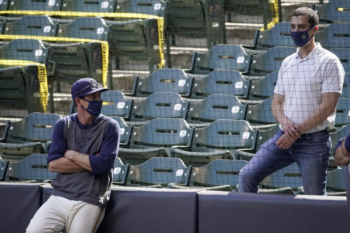 Craig Counsell talks to David Stearns, AP generic file photo