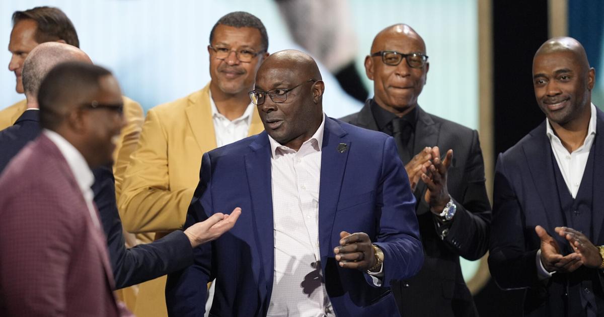 Split decision: While legendary Packers receiver gets his ‘Hall’ pass, ex-coach has to wait