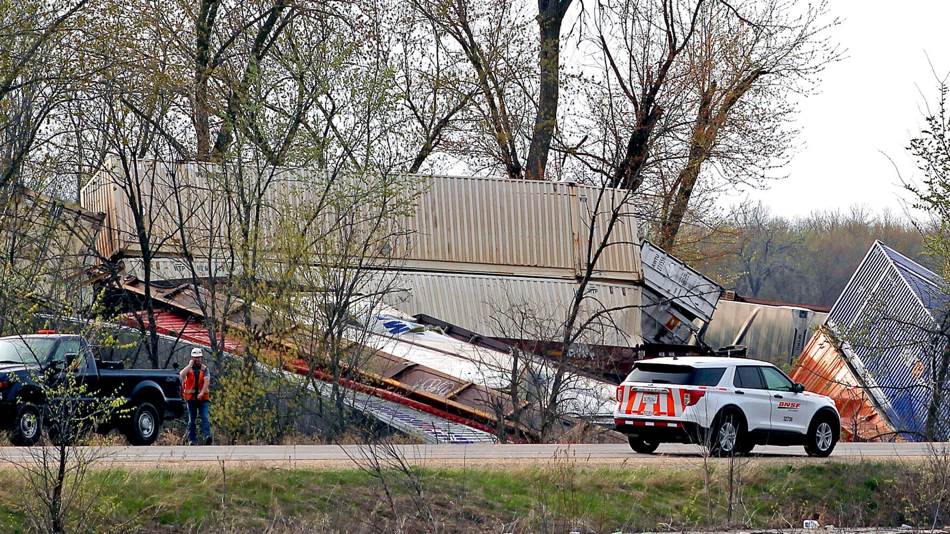 Train Cars Removed From Mississippi River After Derailment In Crawford ...