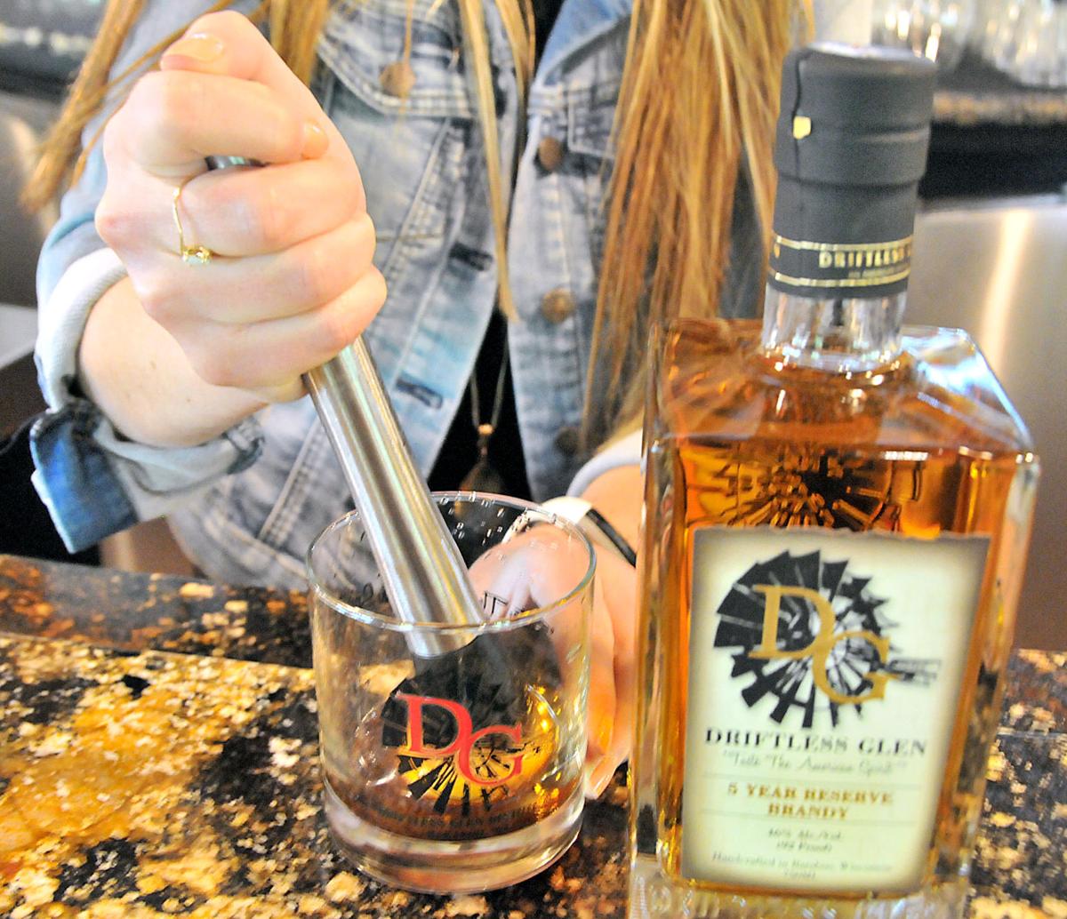 Ishnala Supper Club In Lake Delton Has State S Best Old Fashioned Discover Wisconsin Says Food Drink Madison Com