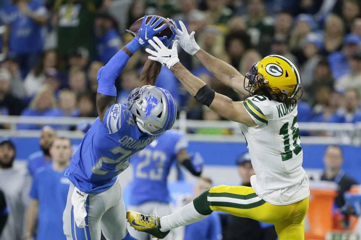 Green Bay Packers' Jaire Alexander intercepts a pass in front of