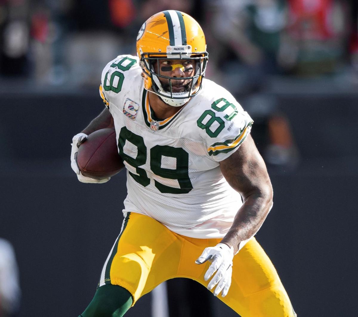 Packers: Three Studs and Duds vs. 49ers 4 Marcedes Lewis looks downfield to gain more yards after a rare catch.