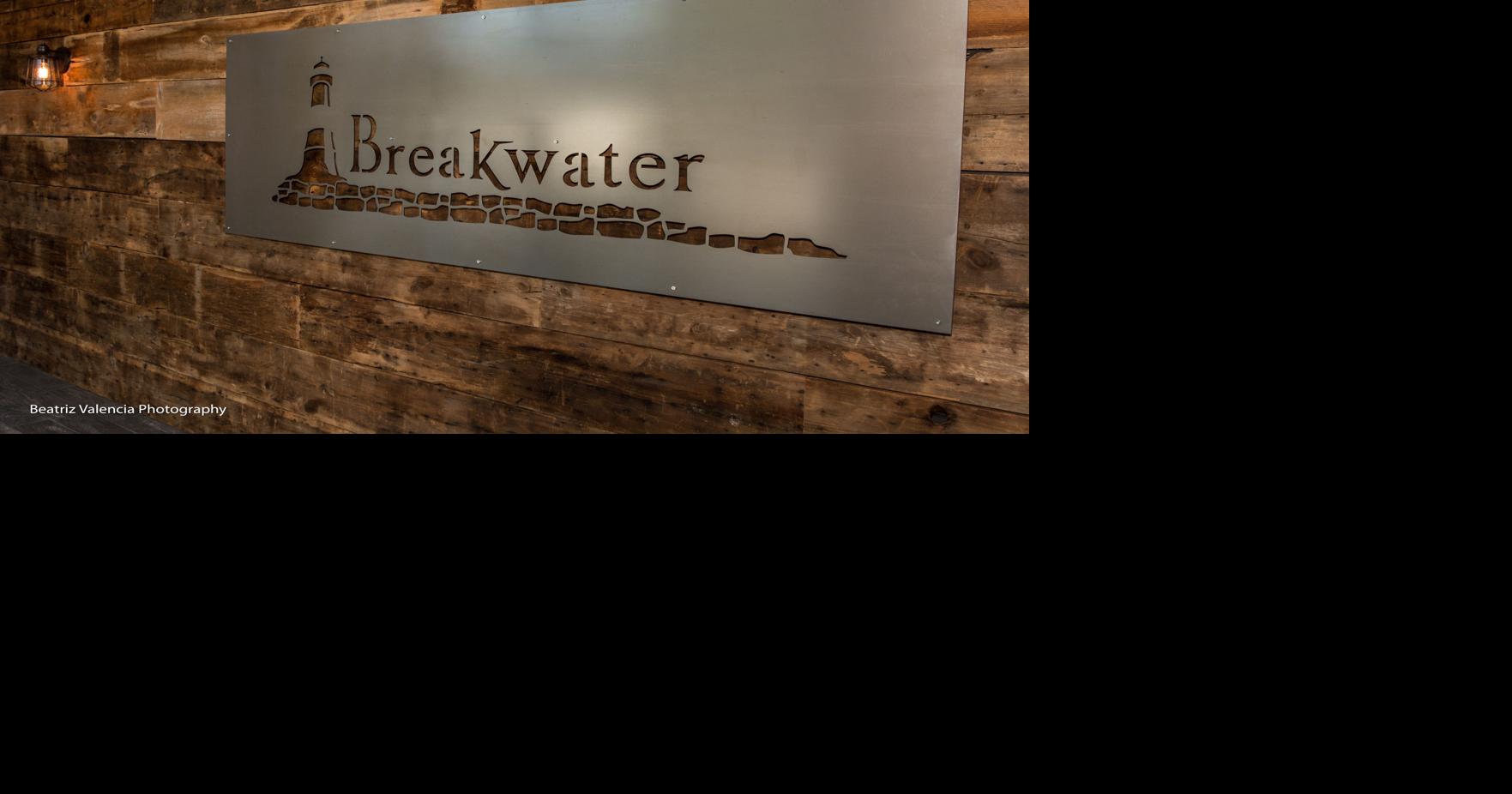 Restaurant News Breakwater in Monona opens