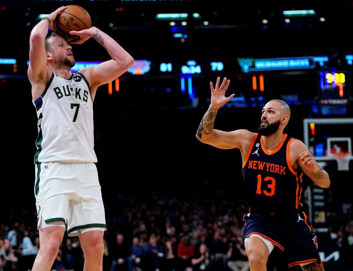 Without Giannis, Bucks extend winning streak to 14 in a row