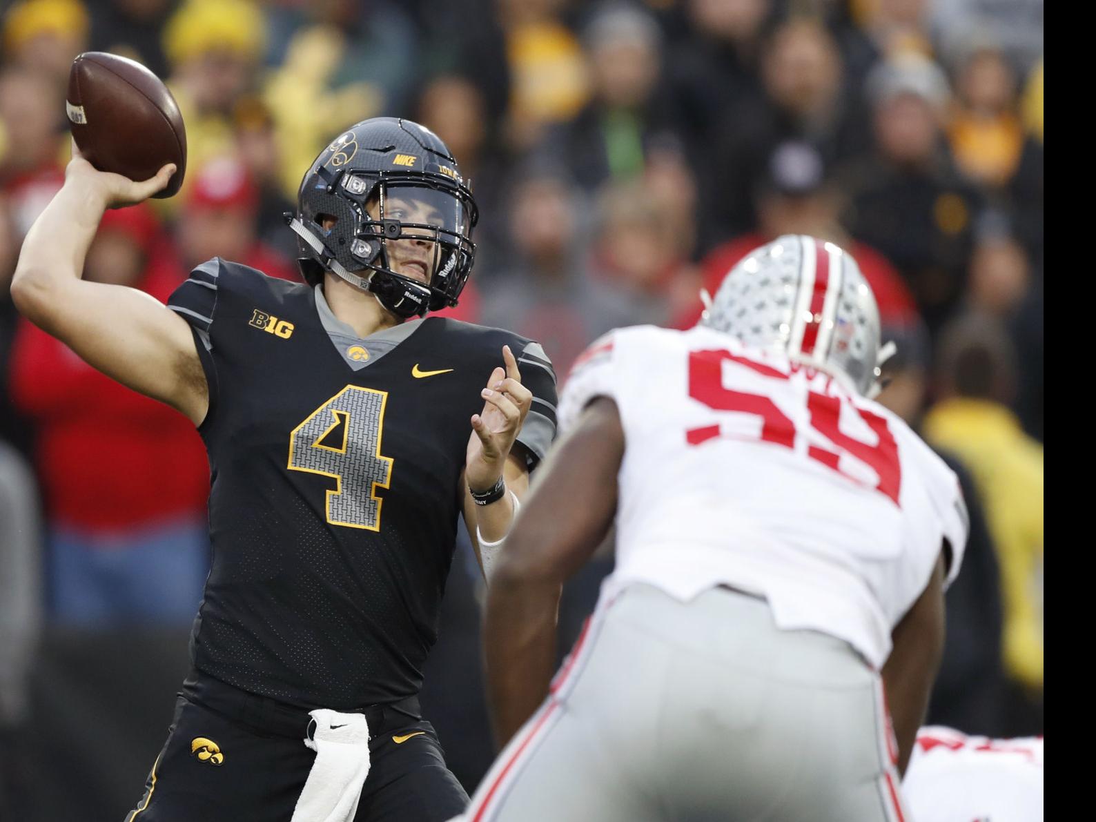 Badgers Football Spurned By Uw Former Menomonie Quarterback Nate Stanley Stars At Iowa College Football Madison Com
