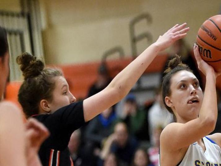 Uw Women S Basketball Recruit Halle Douglass Was Born To Be A