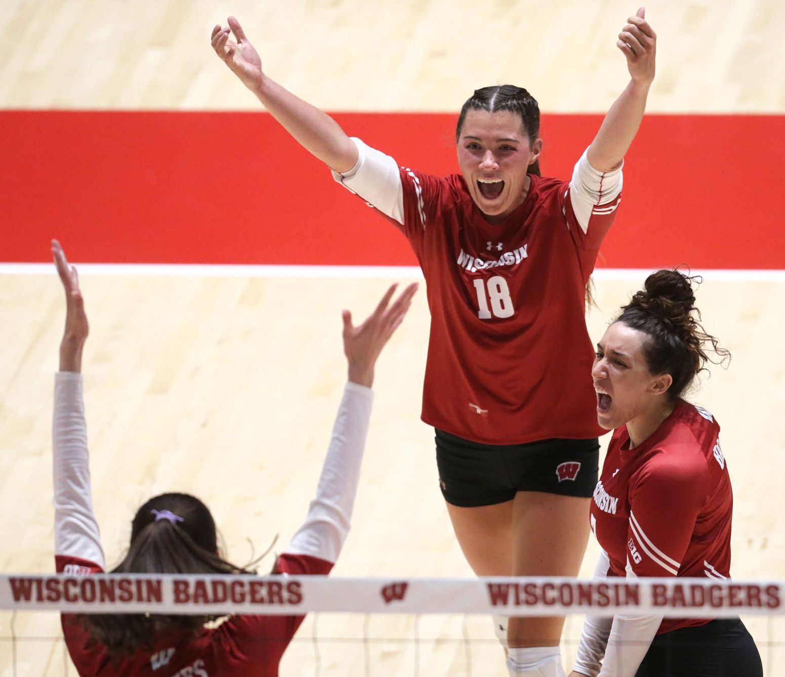 How Danielle Hart embraced a new role with the Wisconsin volleyball team after season-ending injury