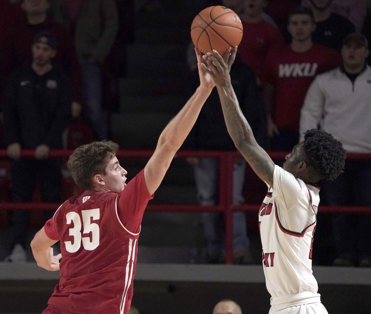 Badgers Men S Basketball Team Falls To No 22 In Ap Poll