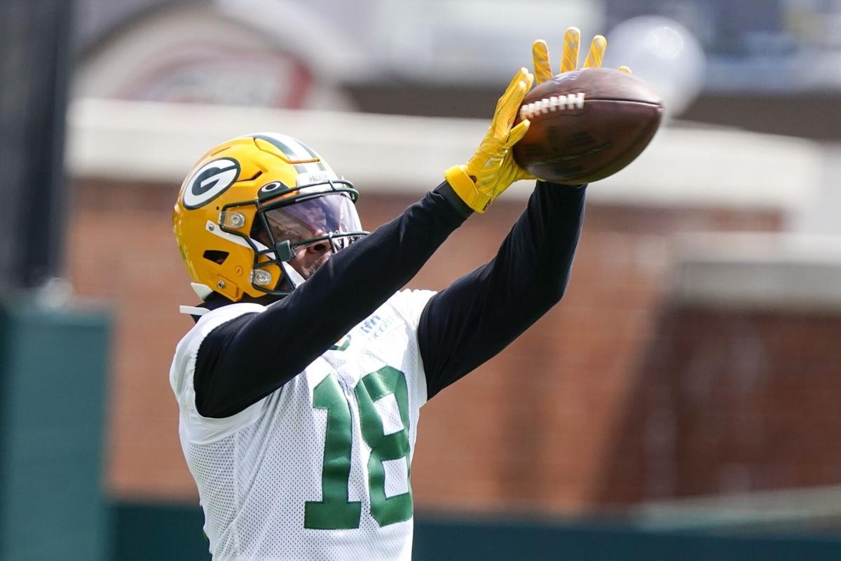 By letting them catch a ride with him, Randall Cobb tries to help