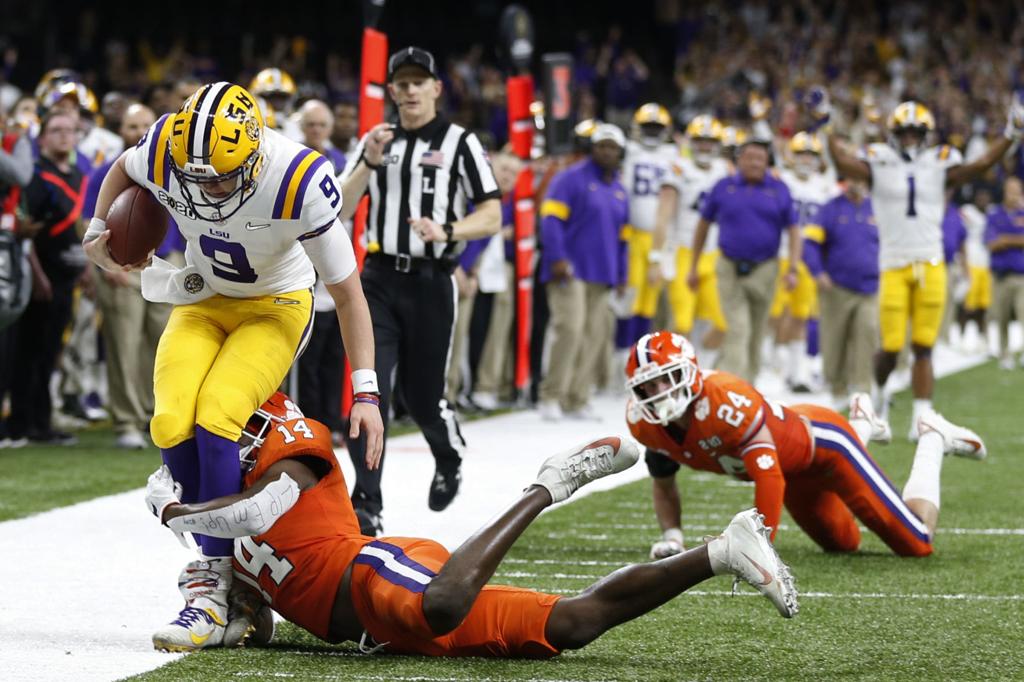 Record Setting Qb Joe Burrow Lsu Cap Magical Season With 42 25