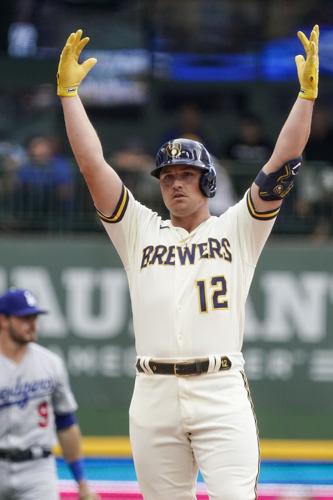 Andrew McCutchen homers twice, Brewers split 4-game series with
