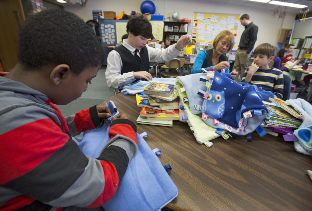 School Spotlight Glenn Stephens fourth graders are attached to books