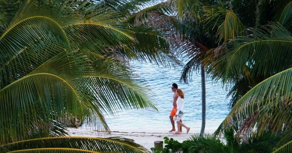 SOS: Readers beware trip behemoth and mail-order clothier | Simply Ask Us