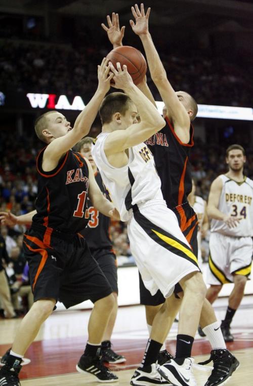 Wiaa State Boys Basketball Deforest S Cold Spell Helps Kaukauna