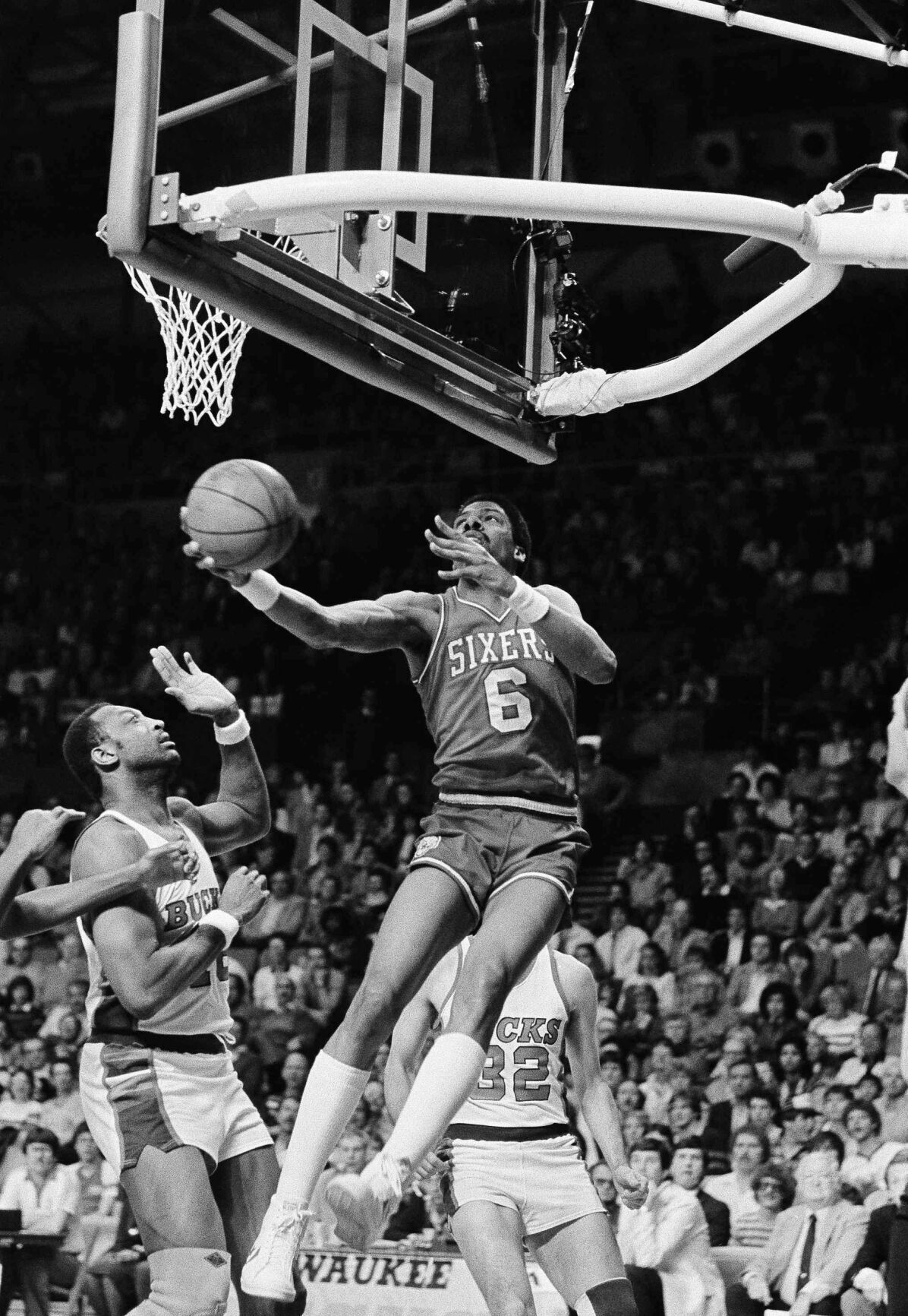 Hall of Famer Bob Lanier, who finished his career with the Bucks,  remembered as NBA's global ambassador