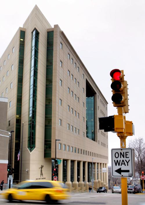 COURTHOUSE 1.jpg