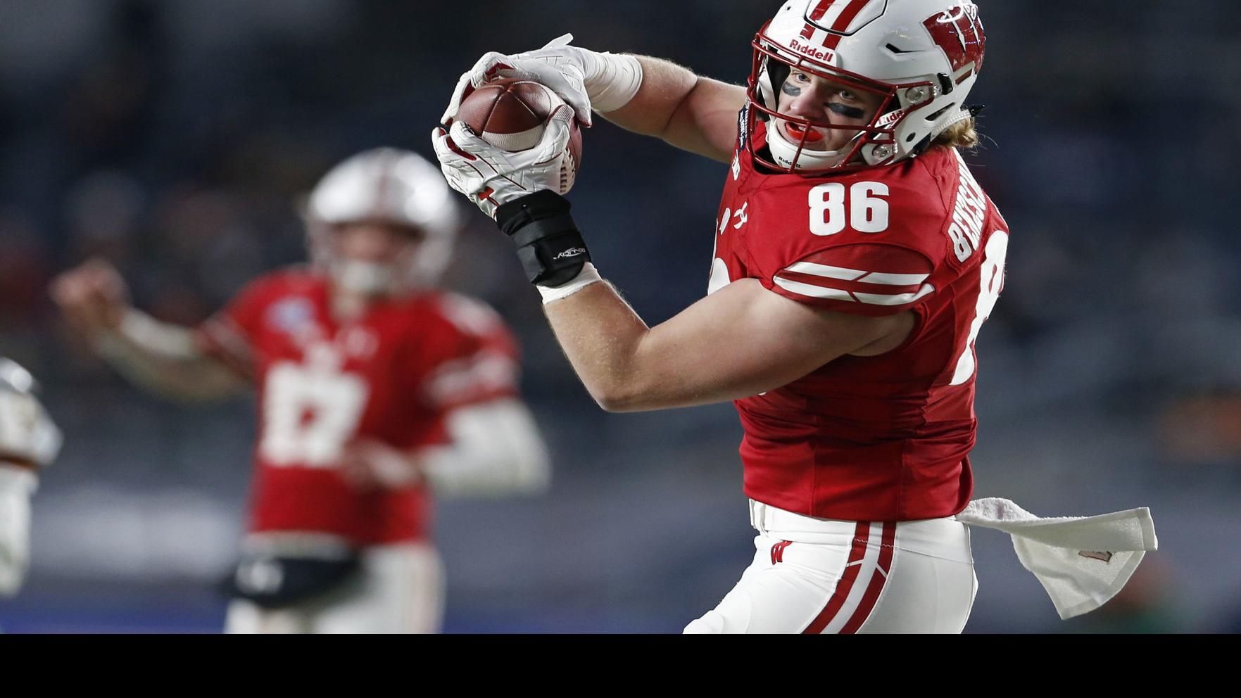 Wisconsin Badgers Tight End Luke Benzschawel Announces Retirement College Football Madison Com