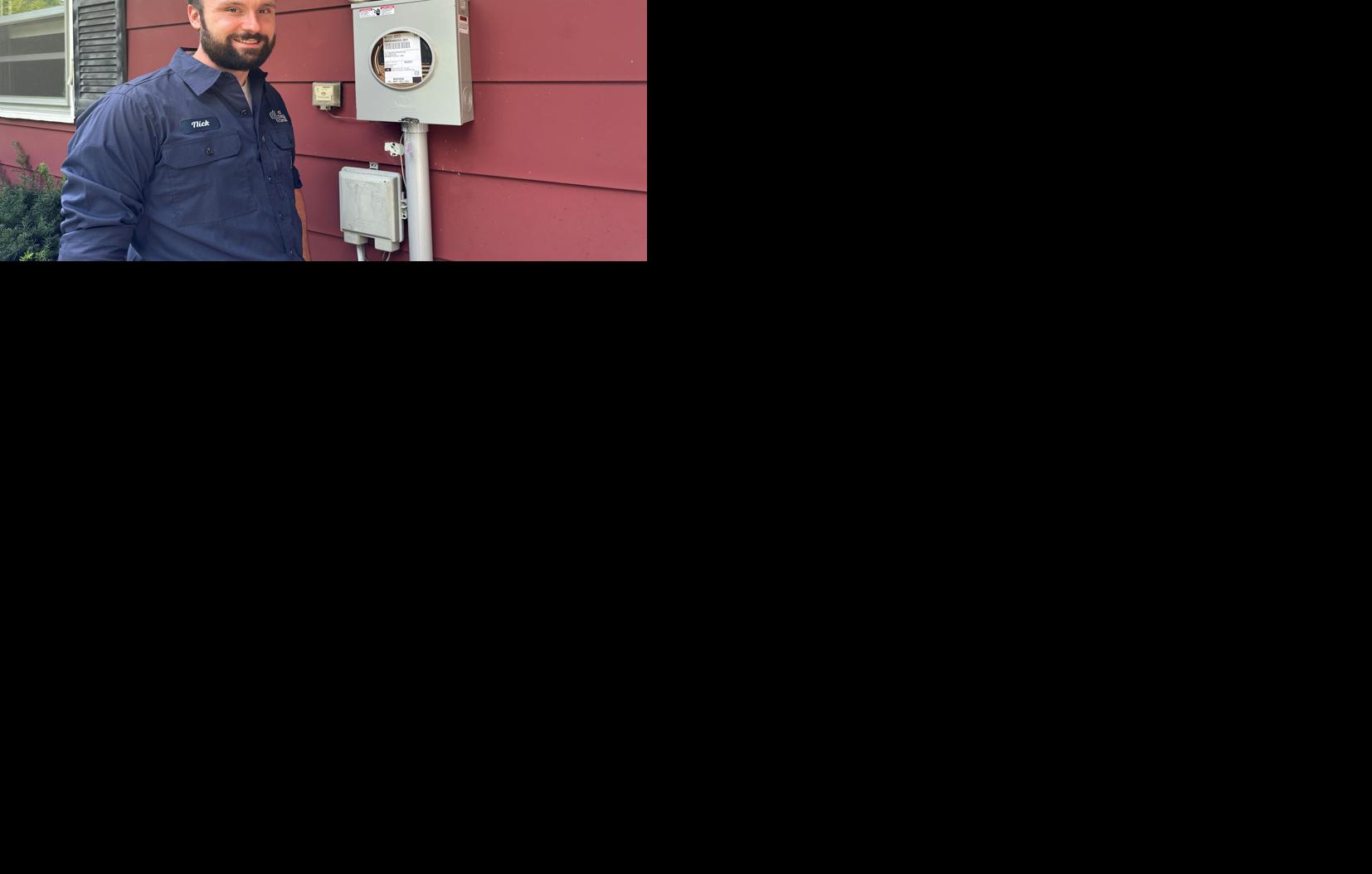 electrician Nick installed a new meter socket_.jpg