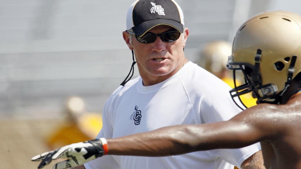 Favre Coaching At Mississippi High School Pro Football Madison Com