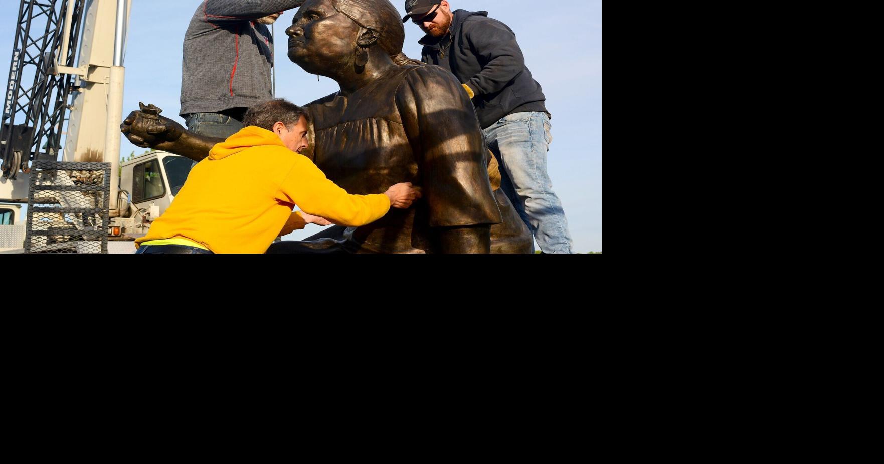 Ho-Chunk Nation’s new Betsy Thunder statue overlooks Riverside Park garden (Copy)