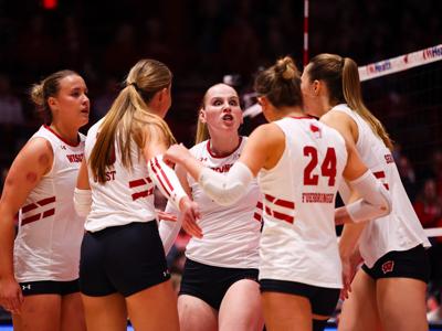 Wisconsin volleyball sweeps Marquette in spring exhibition