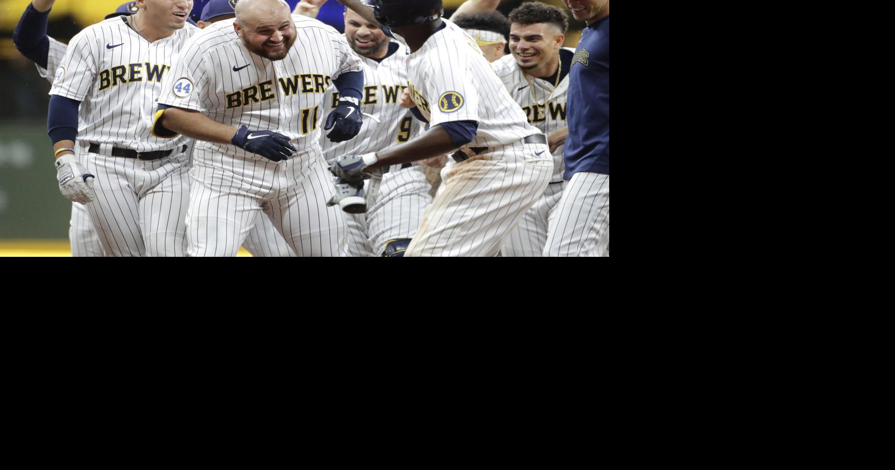 Rowdy Tellez delivers walk-off winner for Brewers