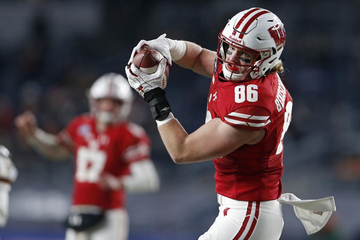 Tight End Luke Benzschawel Out For Season For No 8 Badgers