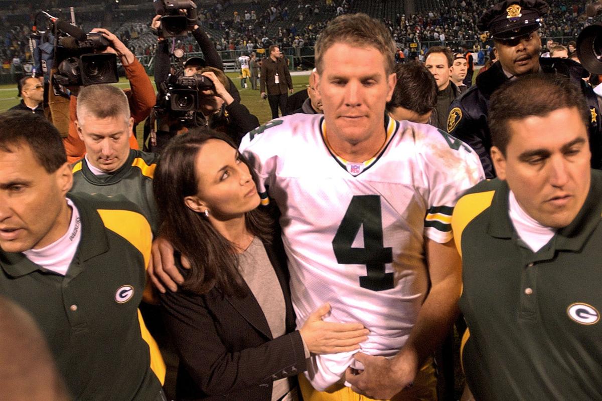 Nfl At 100 Brett Favre Flawless Vs Raiders After Dad S Death Green Bay Packers And Nfl Madison Com