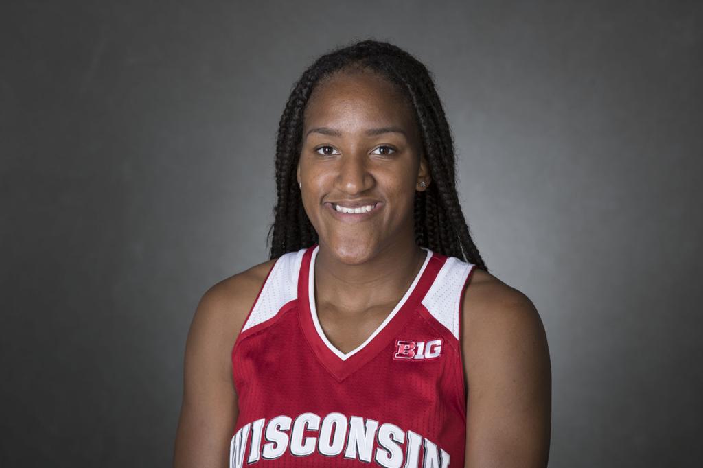 Badgers Women S Basketball Suzanne Gilreath Scores 17 Points As