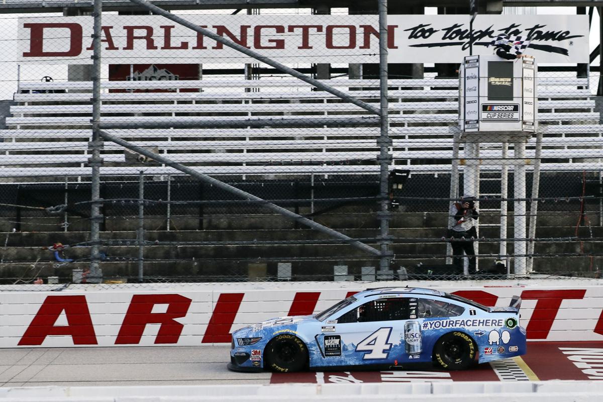Spectator Free Return For Nascar Goes Off Without A Hitch Auto Racing Madison Com