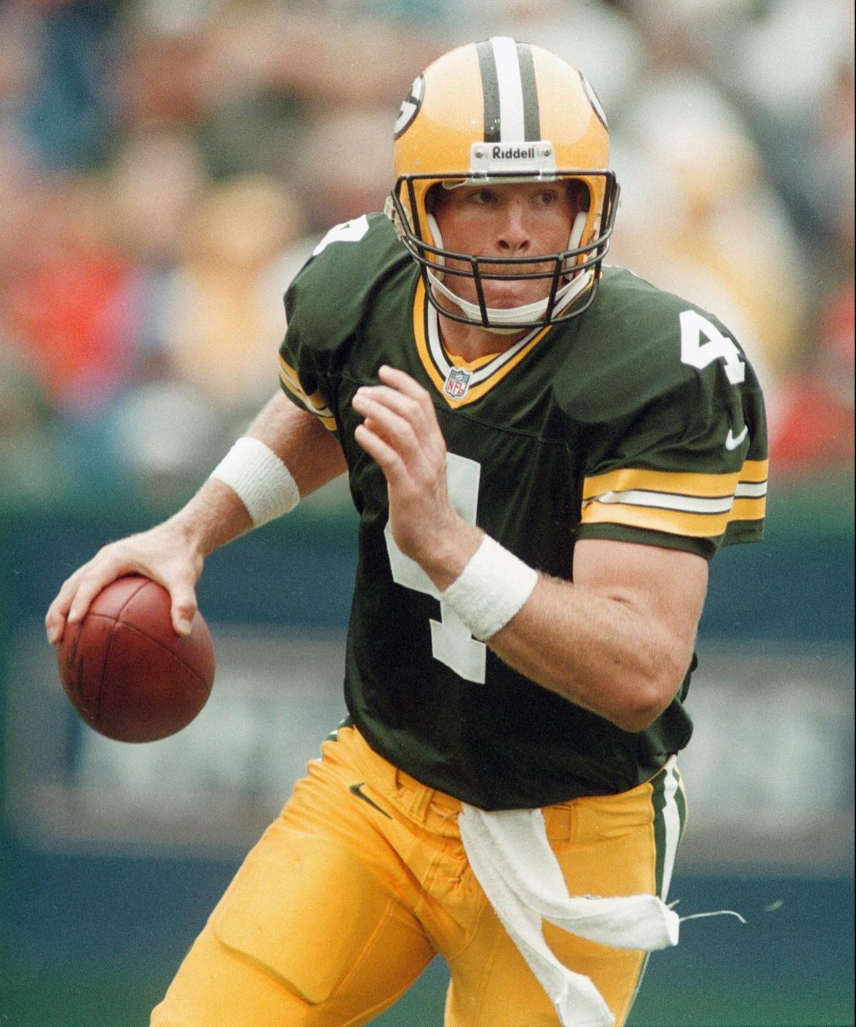 Flint's Andre Rison reflects on playing with NFL great Brett Favre 