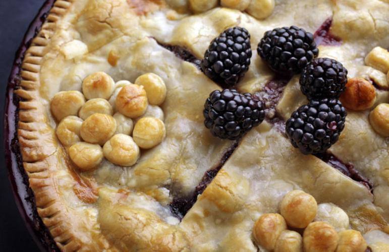 Blackberry pie detail